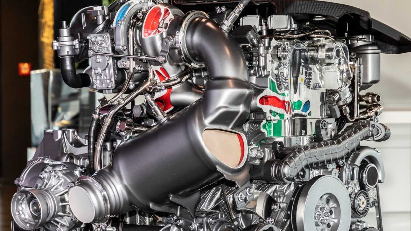 เครื่องยนต์ใหม่ Mercedes AMG แรงสุดกว่าที่เคย 416 แรงม้า