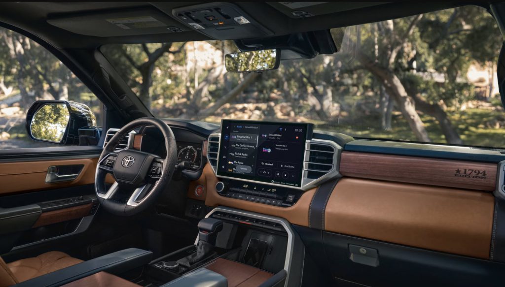 Toyota Tundra รถกระบะ Full Size สุดแกร่งผสานเทคโนโลยีสมรรถนะ