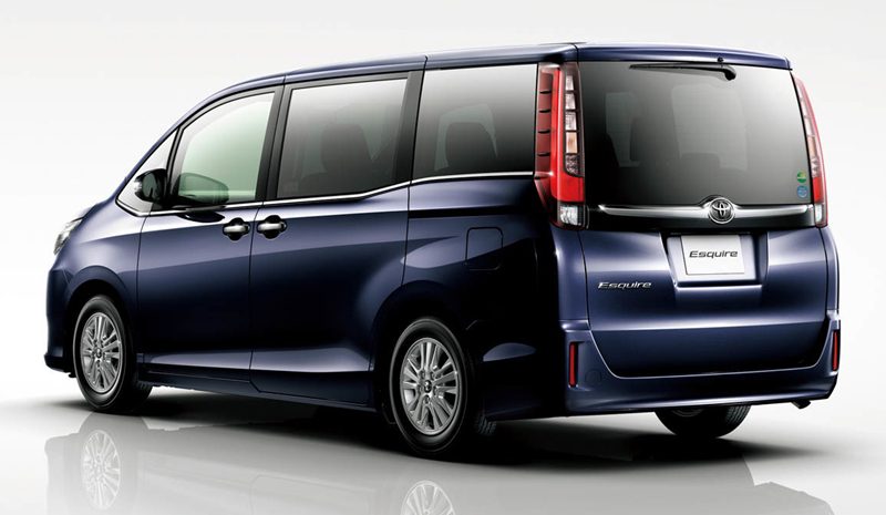 Toyota Esquire มินิแวนหรู 7 ที่นั่ง สไตล์พรีเมียม ขับง่าย