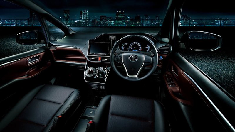 Toyota Esquire มินิแวนหรู 7 ที่นั่ง สไตล์พรีเมียม ขับง่าย